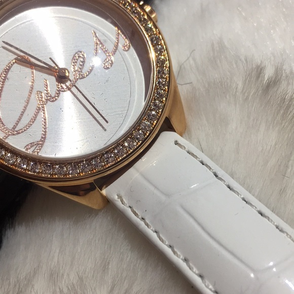‼️GUESS ® White faux leather watch‼️